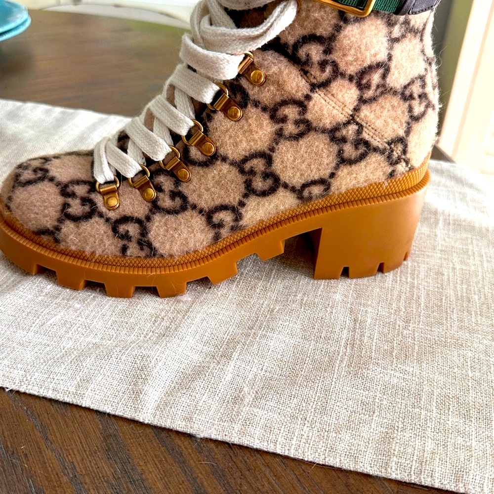 ❤️🔥❤️🔥SOLD❤️🔥❤️🔥Gucci GG Monogram wool Cream and Brown ankle boots - Picture 5 of 17